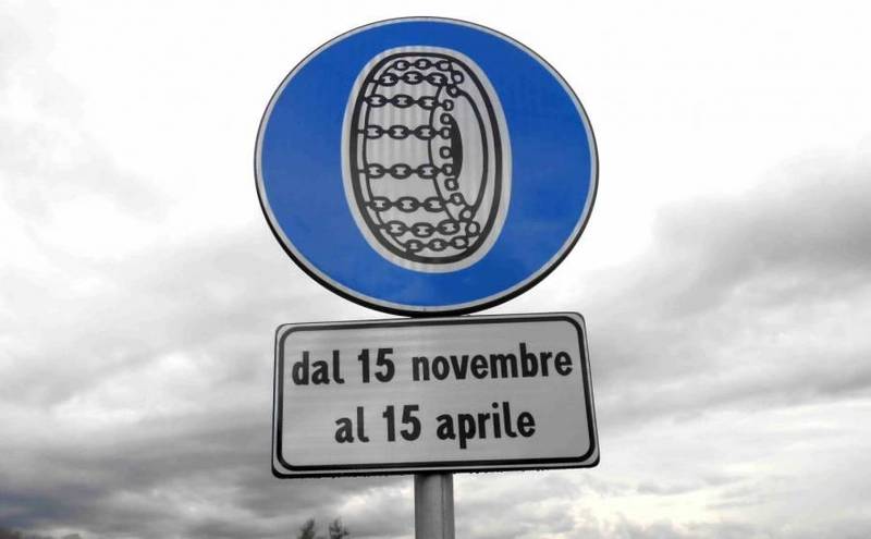 Obbligo degli pneumatici invernali o catene a bordo.